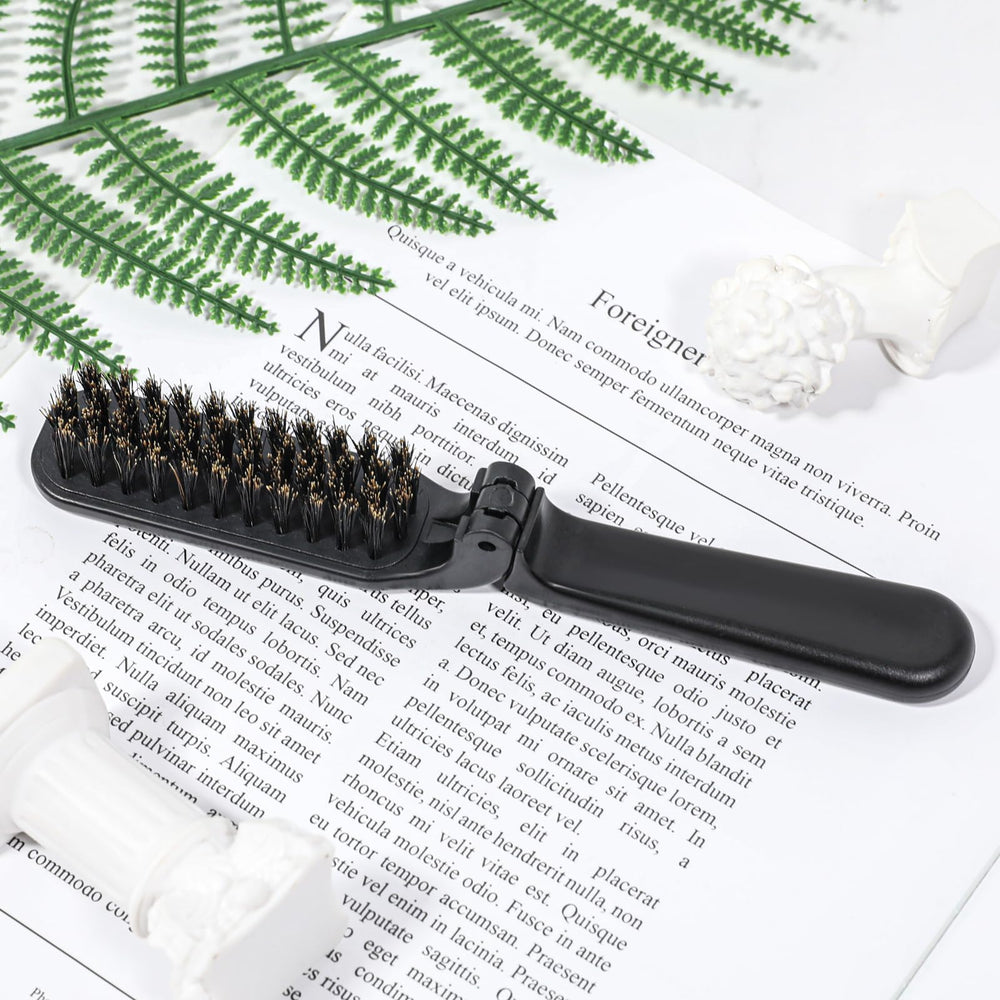Mozeat Lens boar bristles brush delivers smoother hair with natural oil distribution.