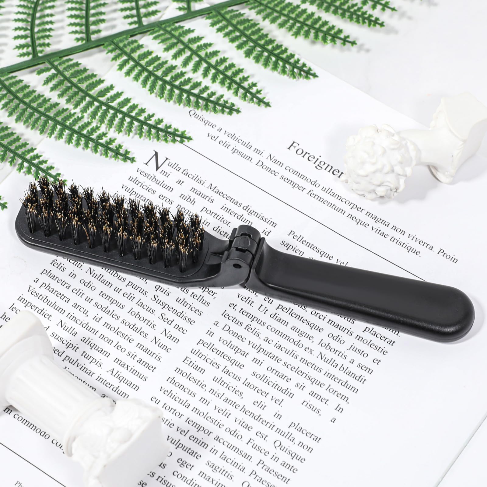Mozeat Lens folding brush folded in compact pocket form