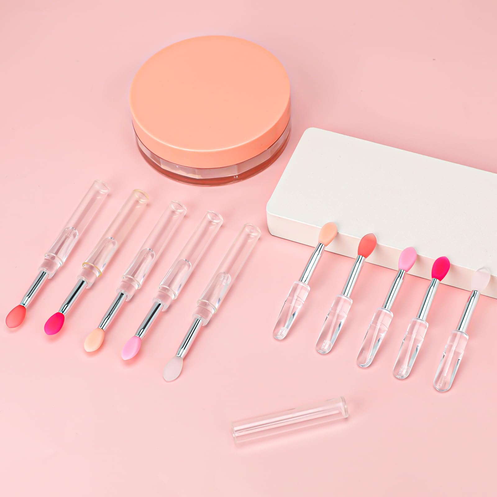 Transparent handle with cap keeps the Mozeat Lens lip brush clean