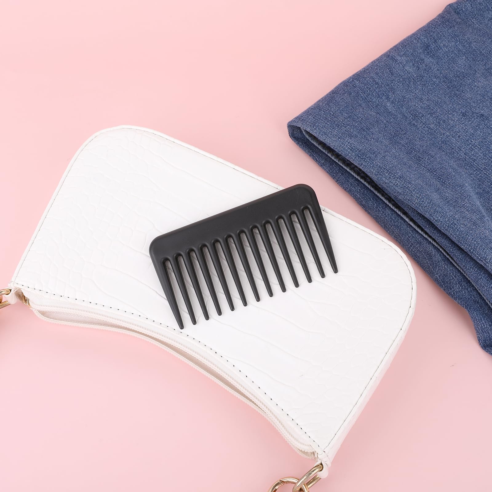 Mozeat Lens wide-tooth comb with rounded tips eases detangling for curly hair.