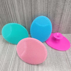MR LION brush two-part pad showing cleansing bristles and massage nodes for pore care.