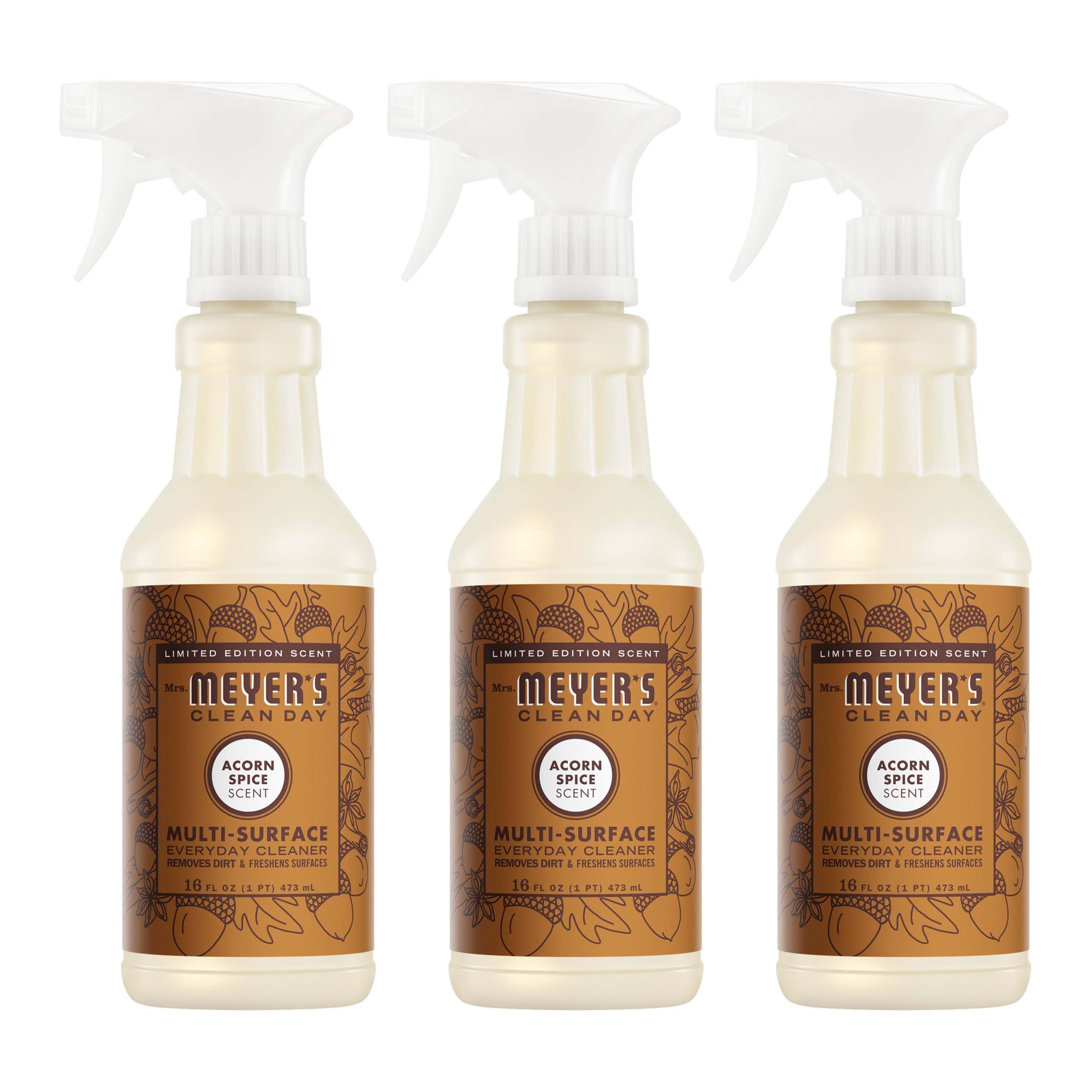 Botella de Mrs. Meyer’s Clean Day Acorn Spice lista para limpiar superficies