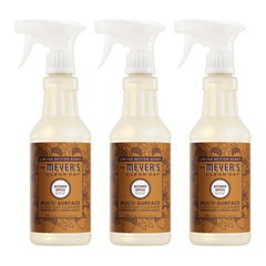 Botella de Mrs. Meyer’s Clean Day Acorn Spice lista para limpiar superficies