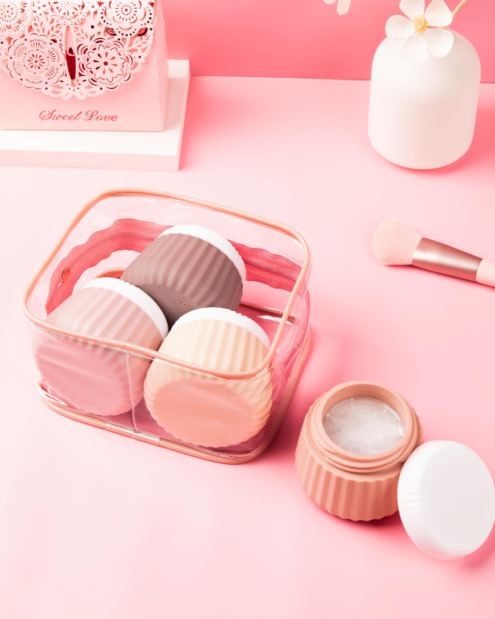 Mrsdry silicone cream jar for creams and lotions with soft-touch body.
