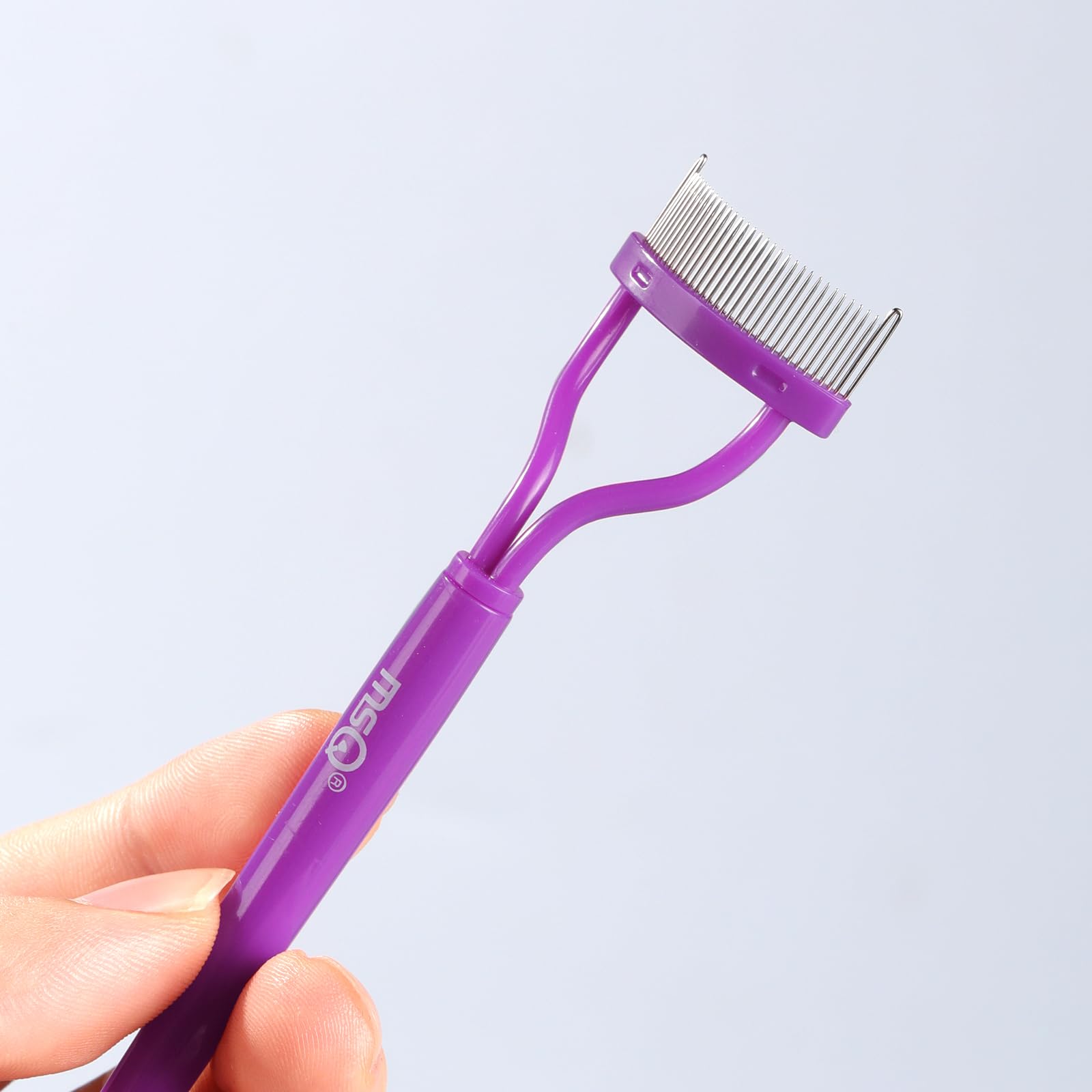 MSQ cap-attached design keeps the comb clean between uses.