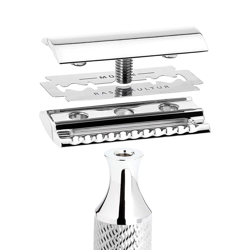 Classic chrome handle on the MÜHLE R89 for balanced grip