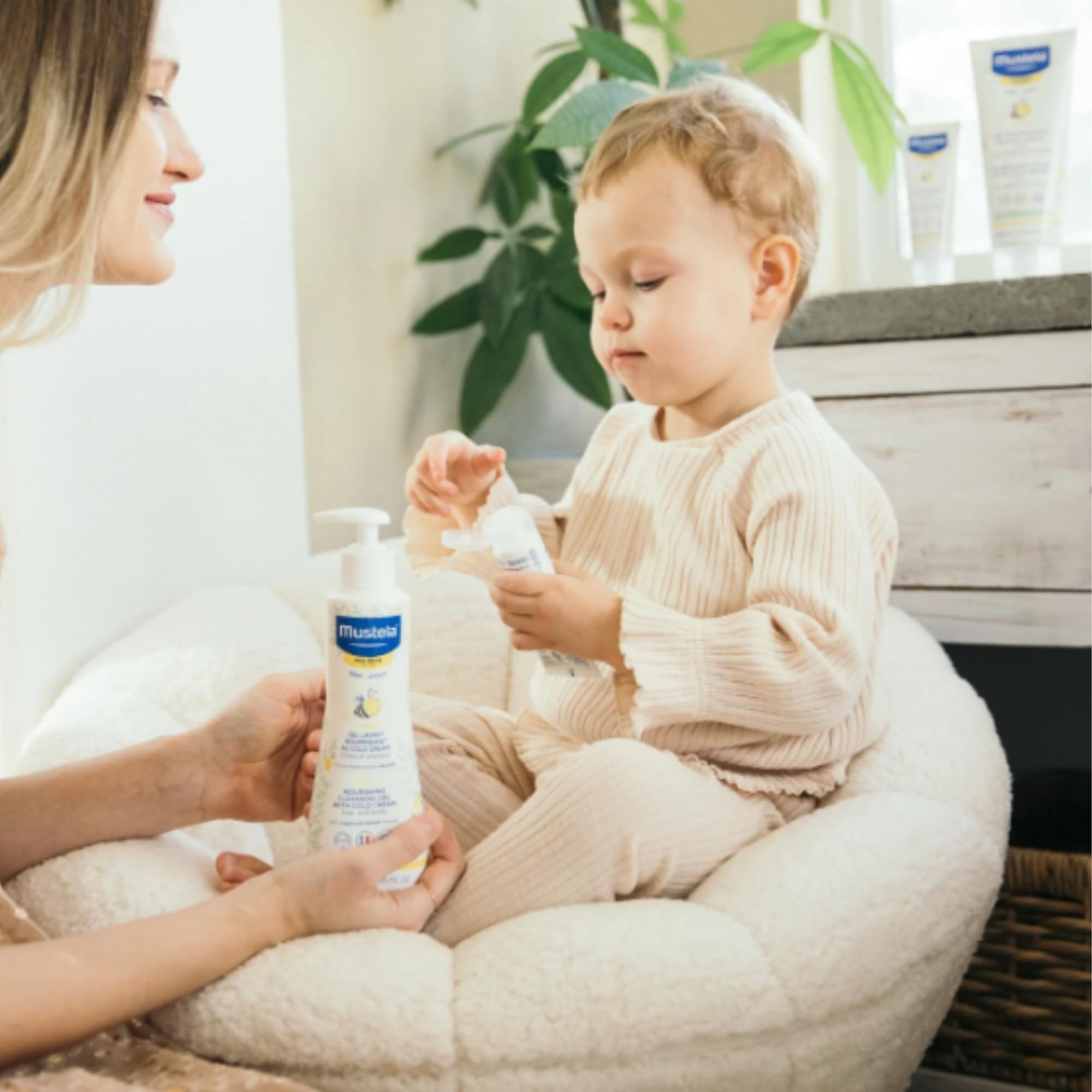 Mustela Aceites Naturales: coco para suavizar la piel del bebé.