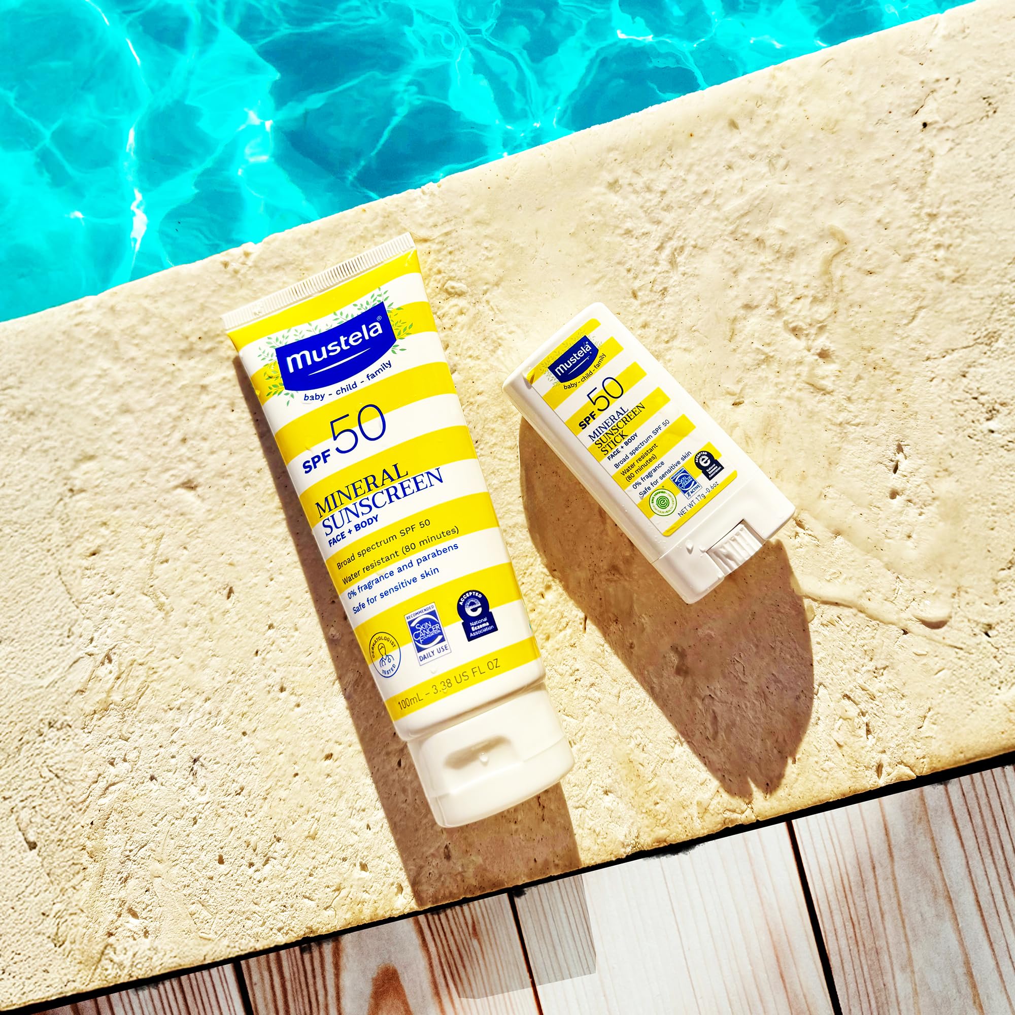 Barra solar mineral Mustela con 70% ingredientes orgánicos para cuidado suave.