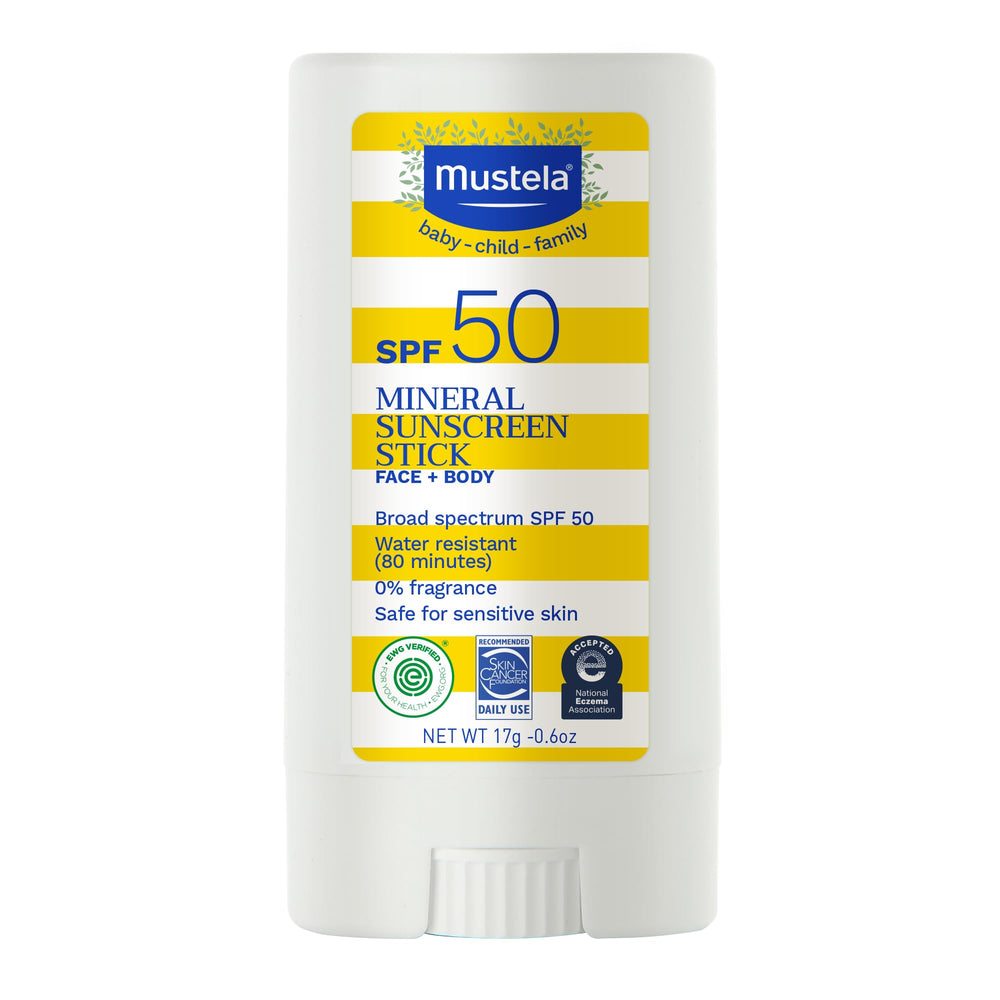 Barra solar mineral Mustela sobre cara y cuerpo, protección suave para piel sensible.