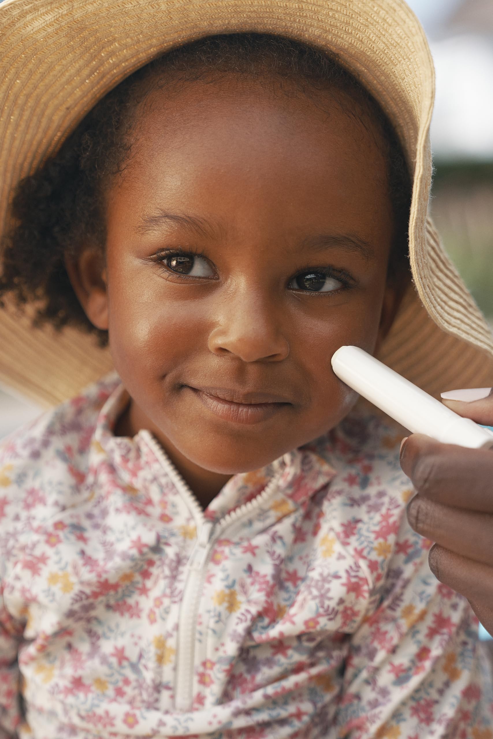 Barra solar mineral Mustela adecuada para bebés y niños.