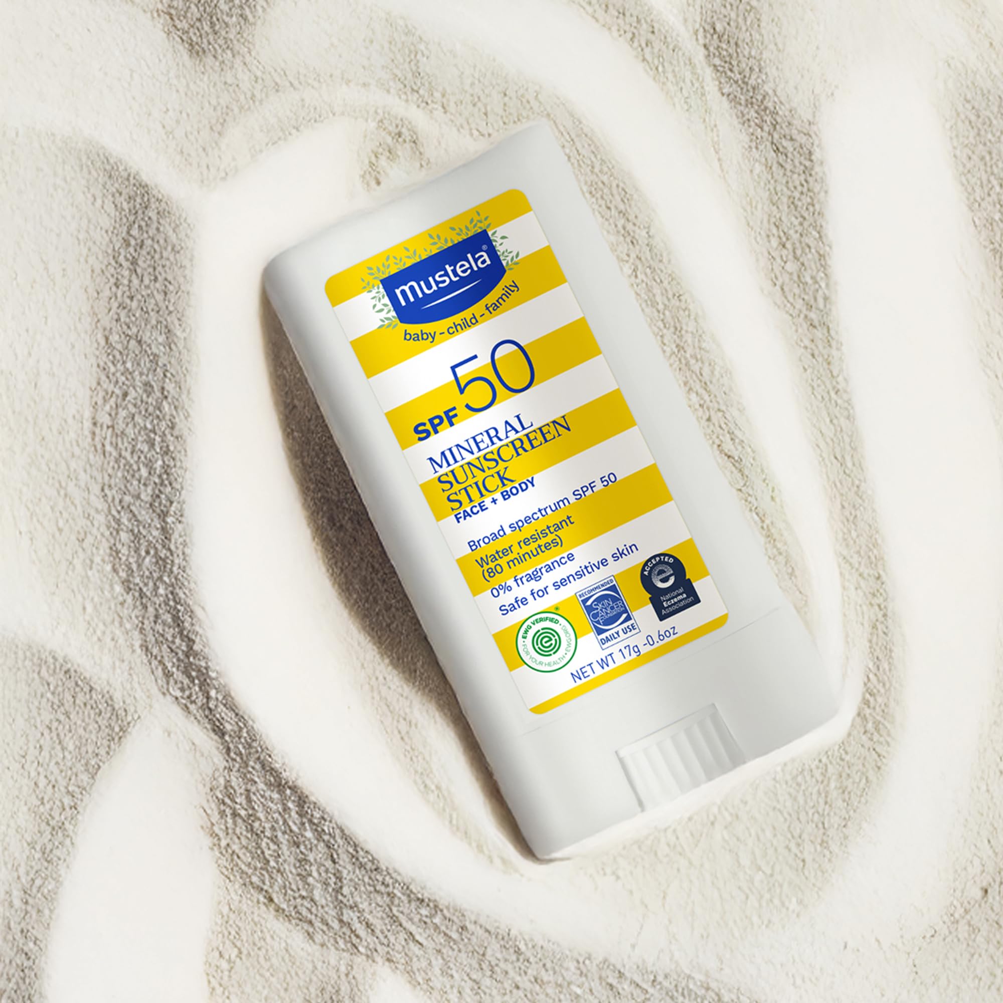 Barra solar mineral Mustela probada dermatológicamente para piel sensible.