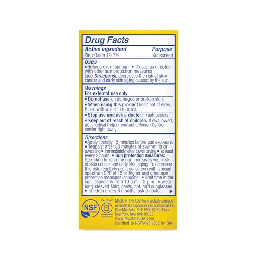 Uso en la playa: barra solar mineral Mustela resistente al agua.