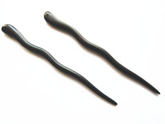 Palillos Myhsmooth con motivo encantador para sujetar peinados con estilo.
