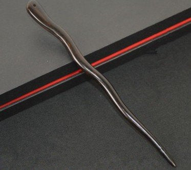 Palillos de 18 cm de ébano natural para peinados versátiles.