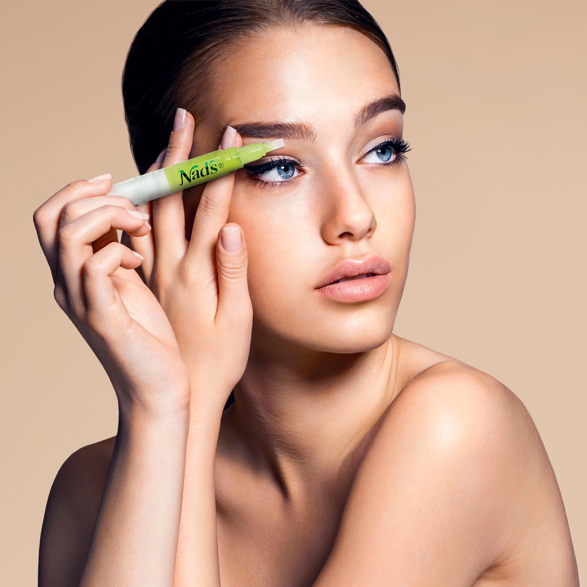 Nad's cleansing wipes included for easy post-wax cleanup.