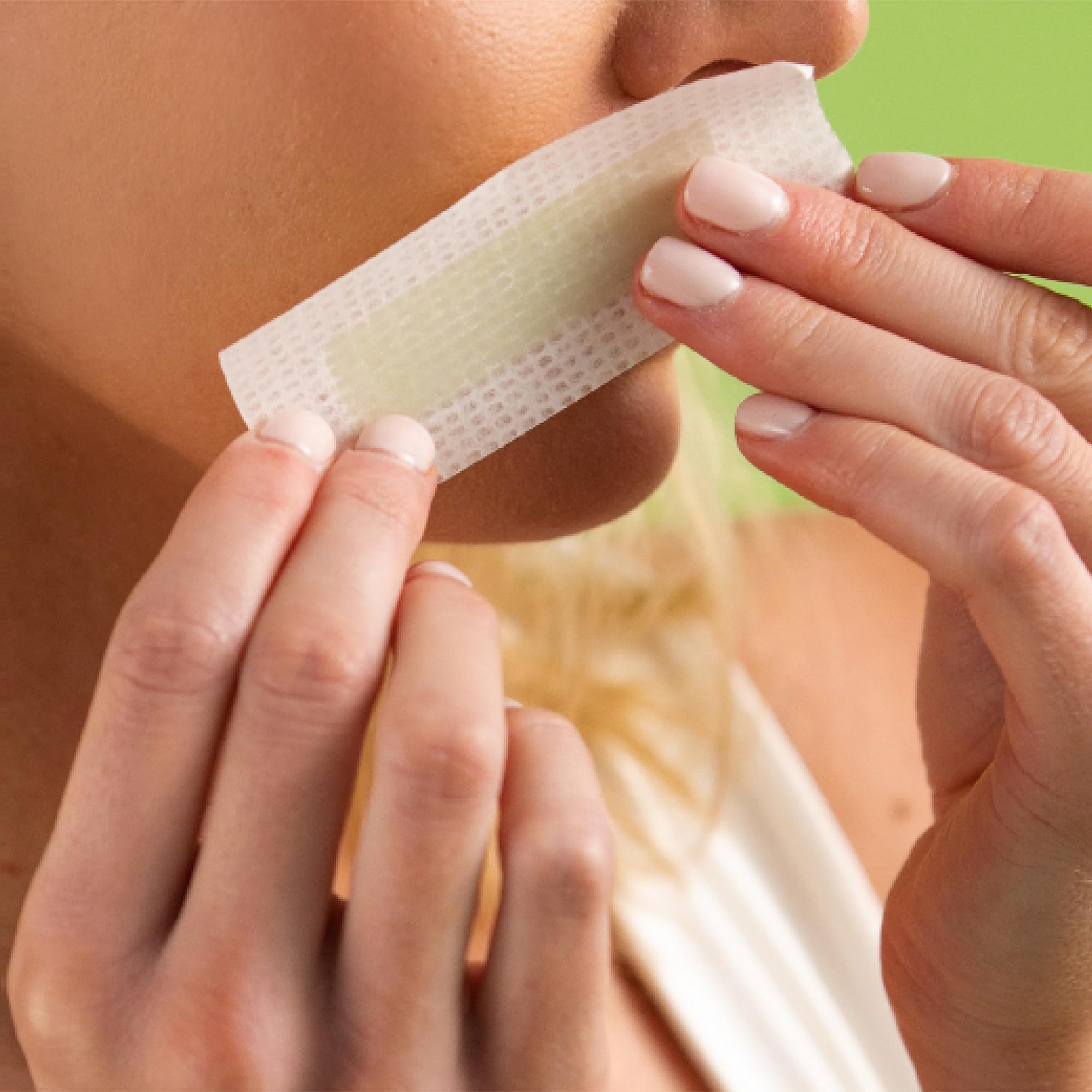 Nad's Natural Beeswax formula provides effective hair removal, suitable for sensitive skin.