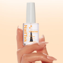 Nail Tek Formula 2 muestra mayor flexibilidad en uñas débiles.