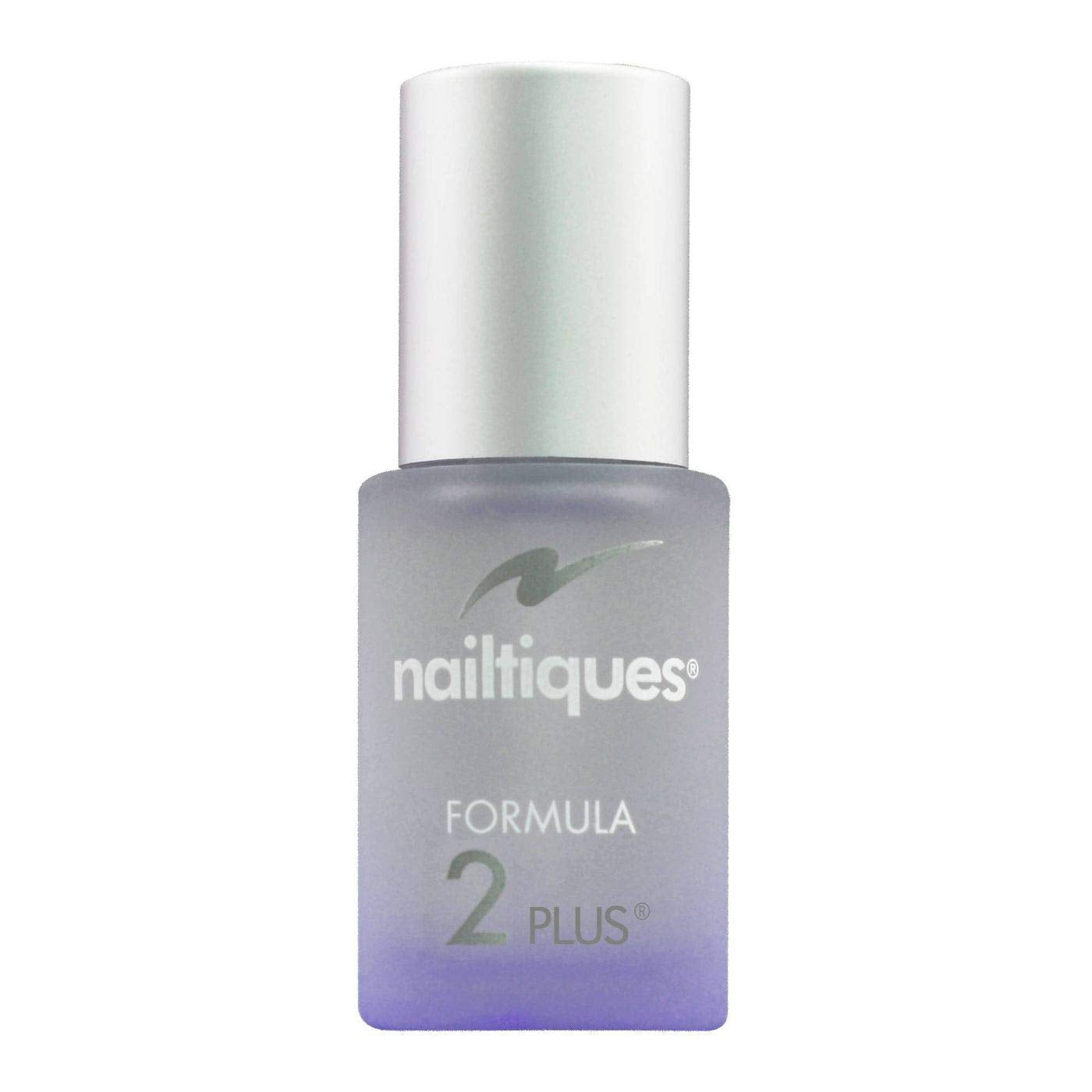 Aplicación de Nailtiques Fórmula 2 para uñas débiles y cuidadas.