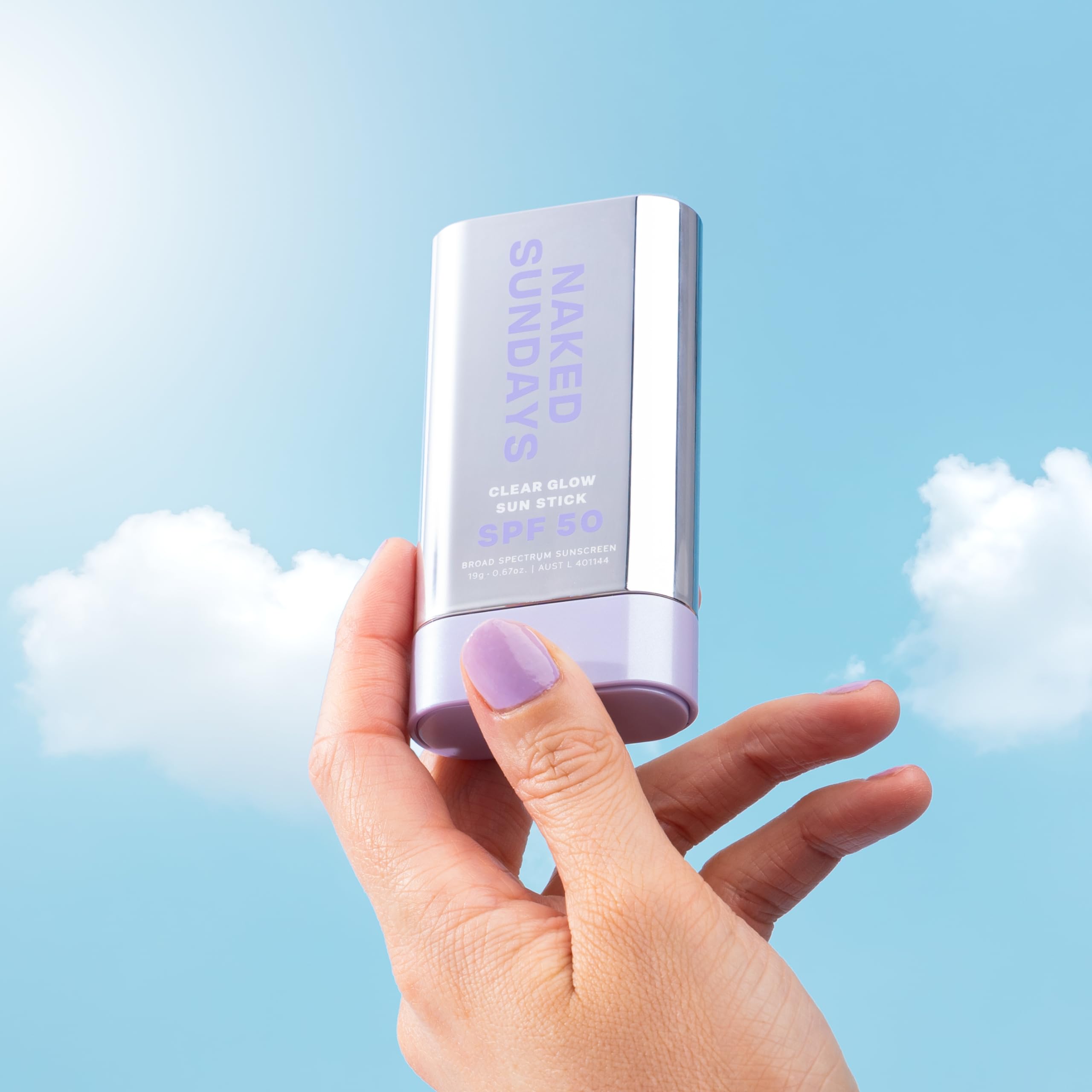 Naked Sundays Clear Glow Sun Stick, hidratante ligero para retoques diarios.