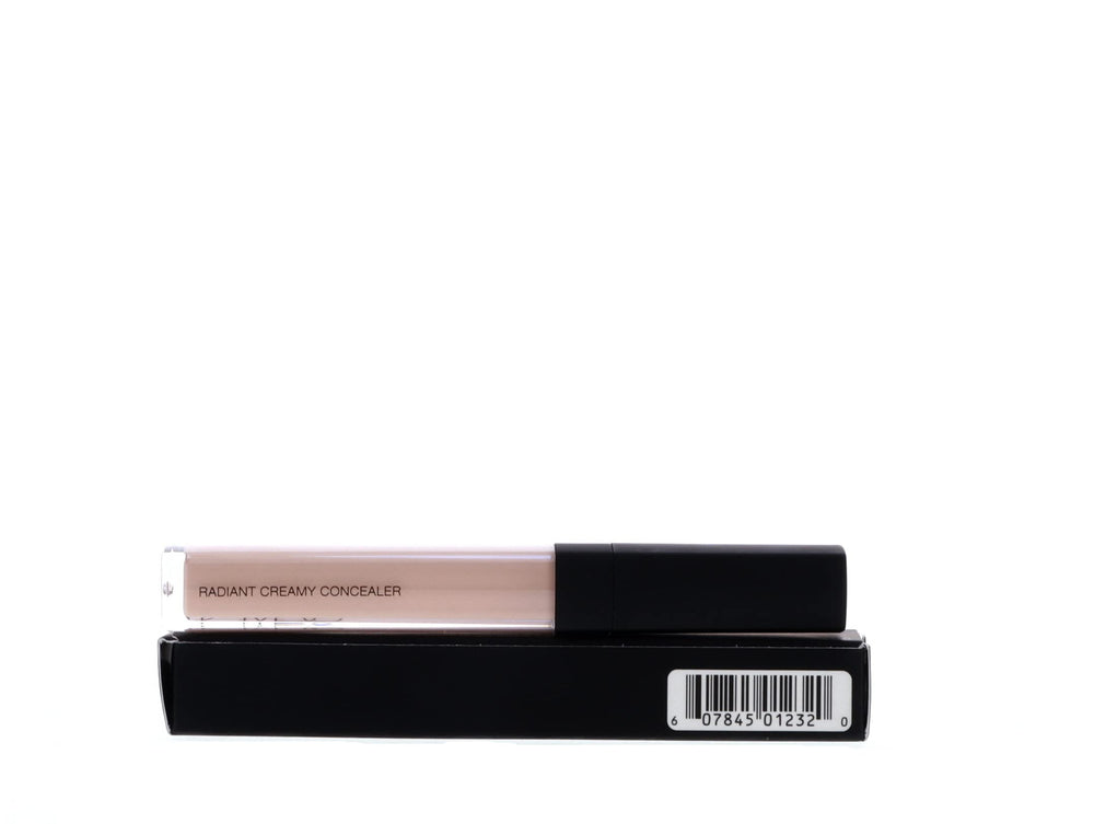 NARS Radiant Creamy Concealer Vanilla close-up reveals creamy texture and blendability.