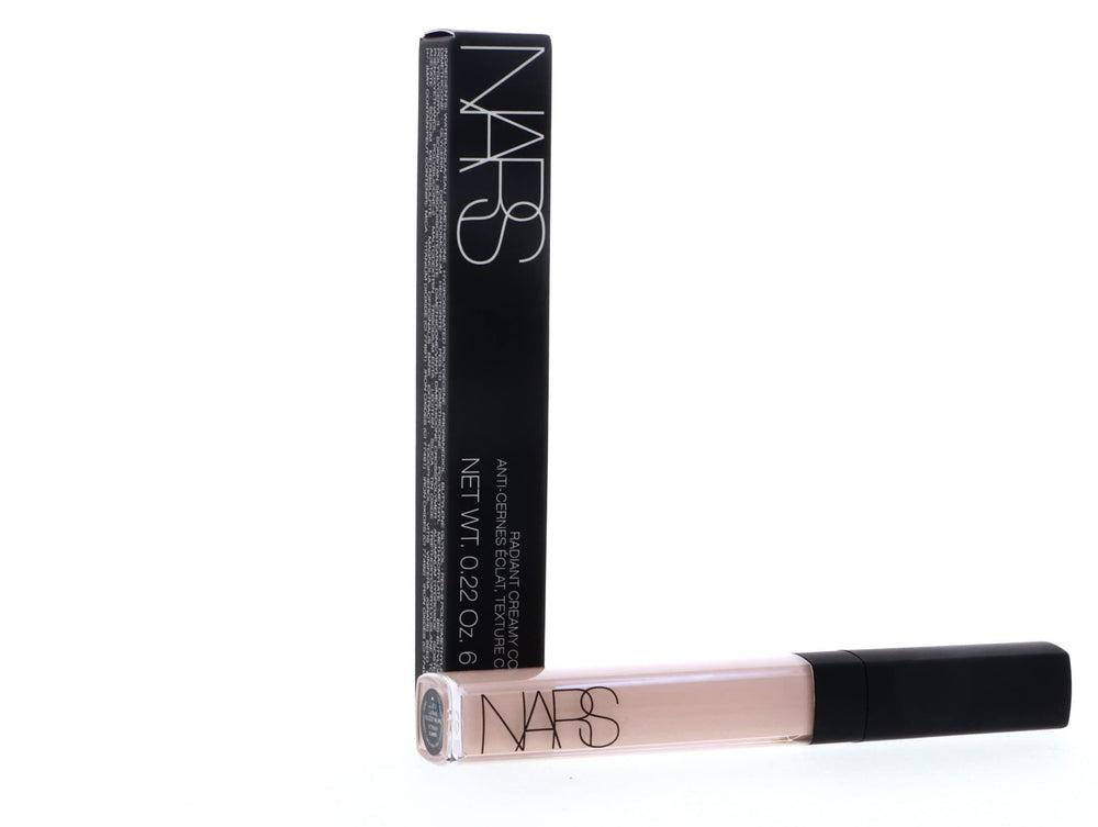 NARS Radiant Creamy Concealer Vanilla travel-friendly packaging supports on-the-go touch-ups.