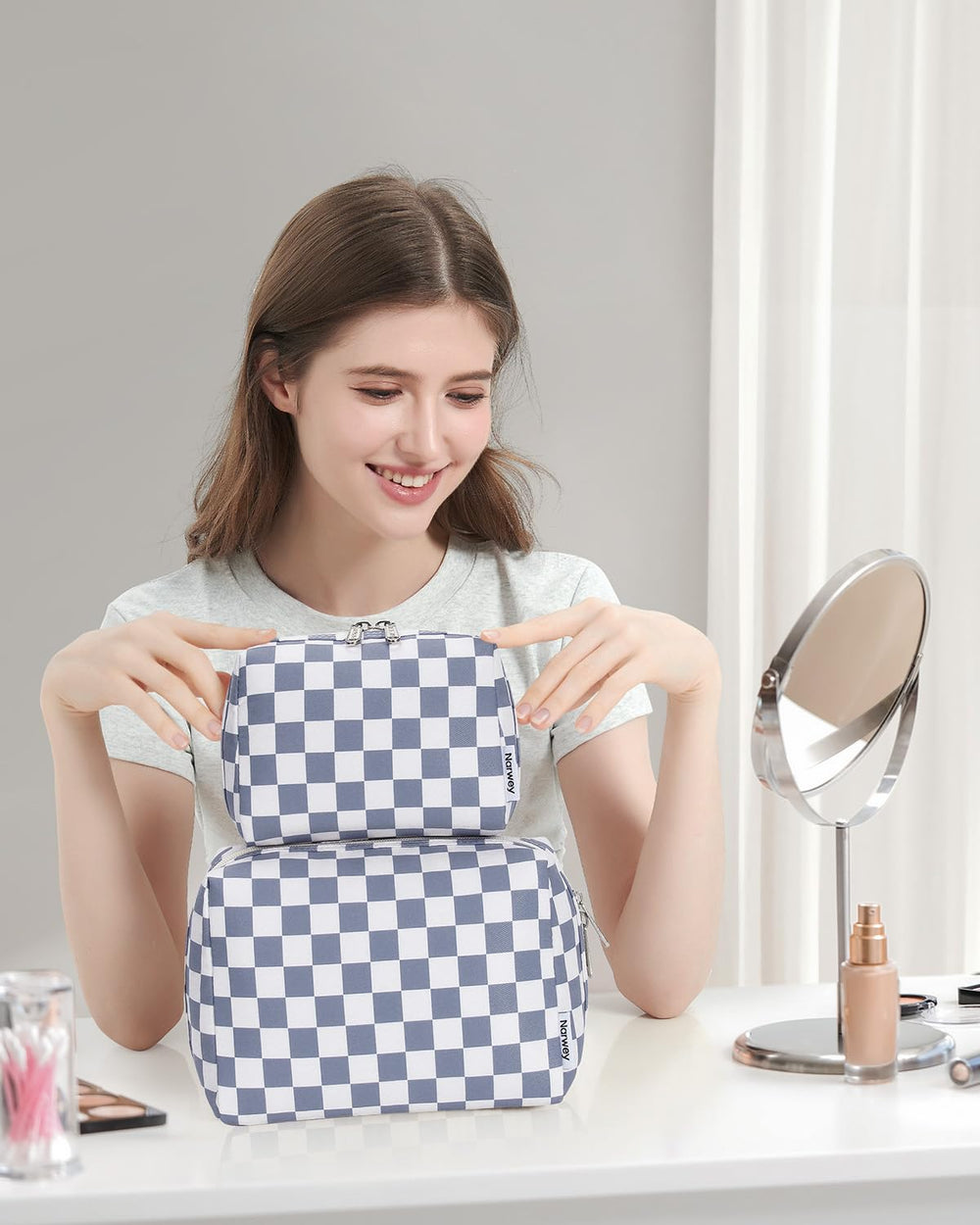 Narwey checkered makeup bag raised edge prevents items from sliding out