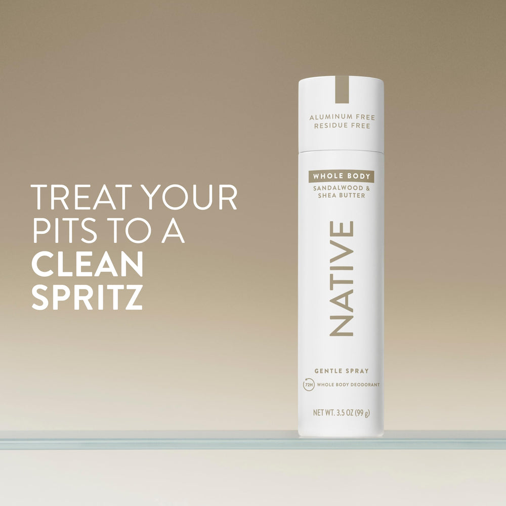 Native Desodorante spray fragancia sándalo-karité para uso diario.