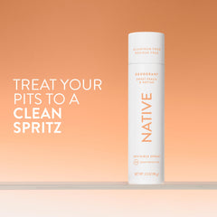 Native Desodorante Spray: spray en mano, aroma ligero para uso diario.