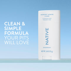 Aplicación suave del desodorante Native Midnight Jasmine & Sage con textura seca.