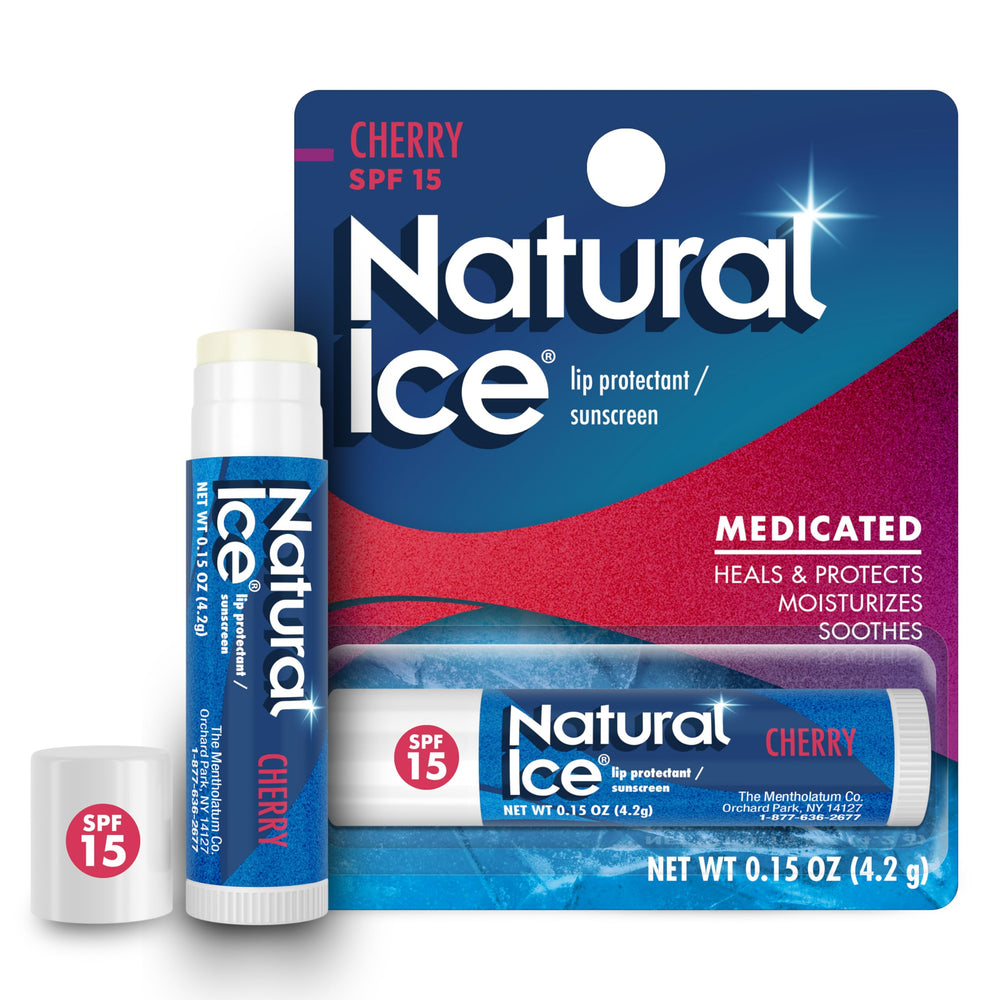 Natural Ice Cherry bálsamo labial en envase con protección diaria