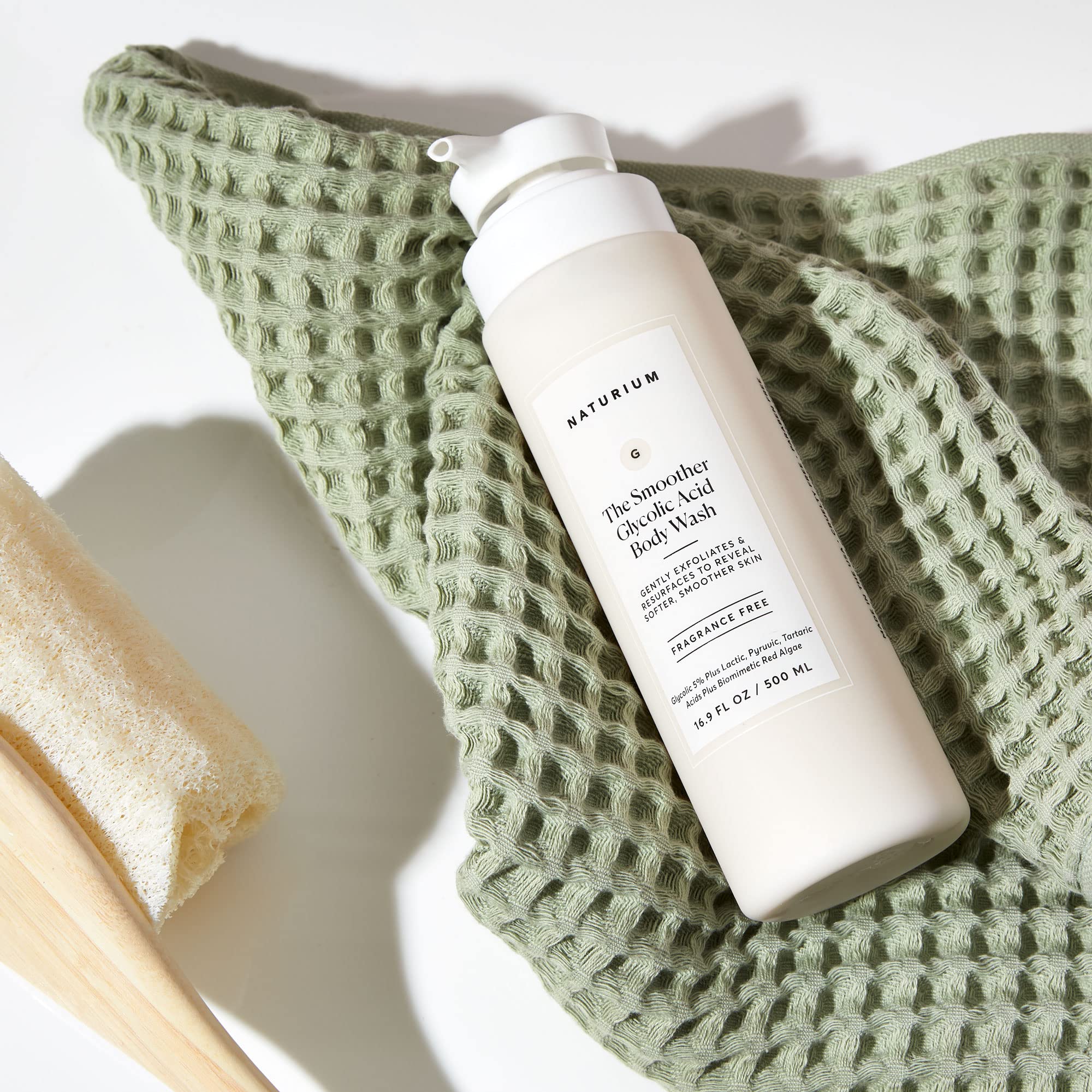 Naturium alga-roja-hidratante hidrata mientras exfolias para un aspecto más suave
