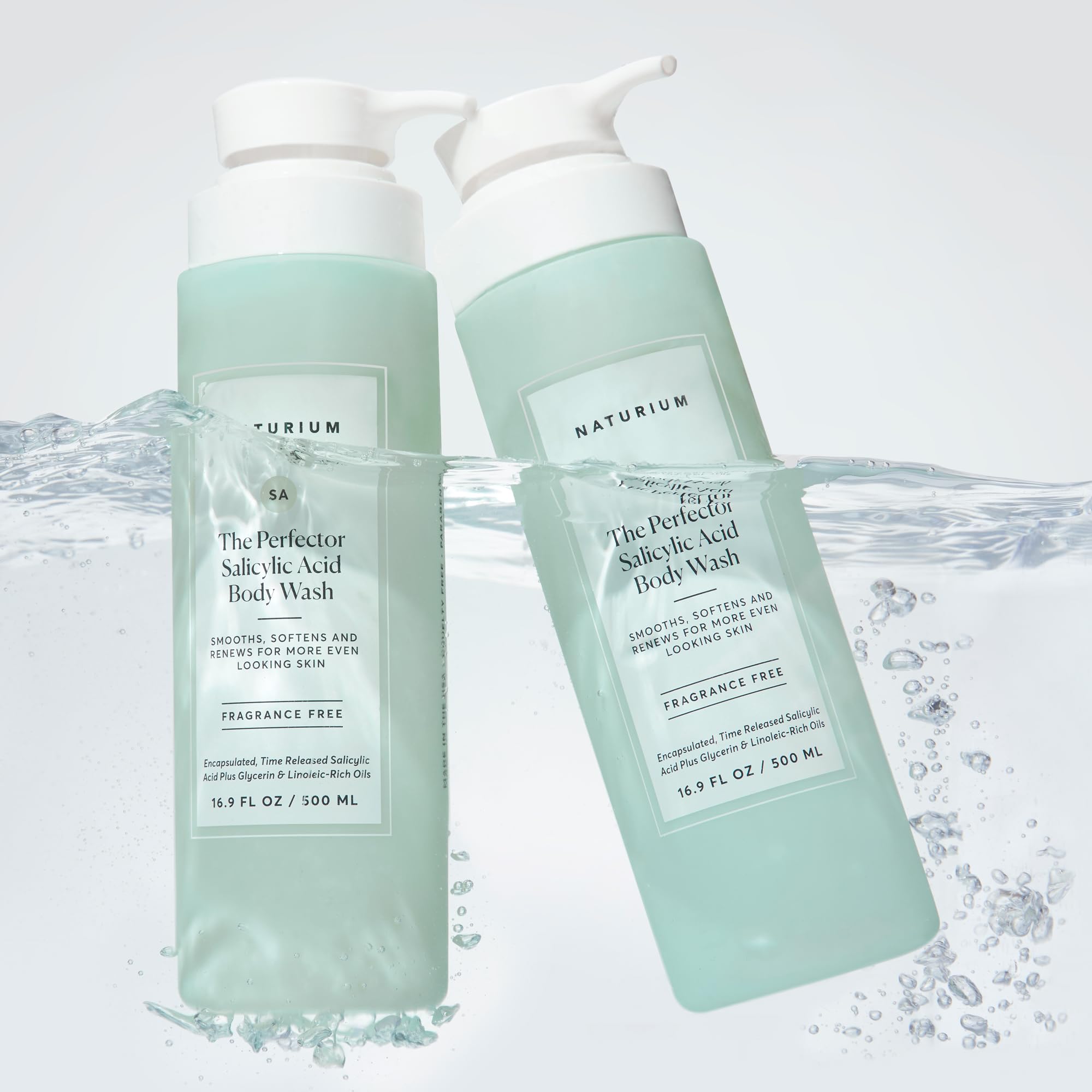 Naturium El Perfector: aplicación con manos para limpieza suave de la piel.