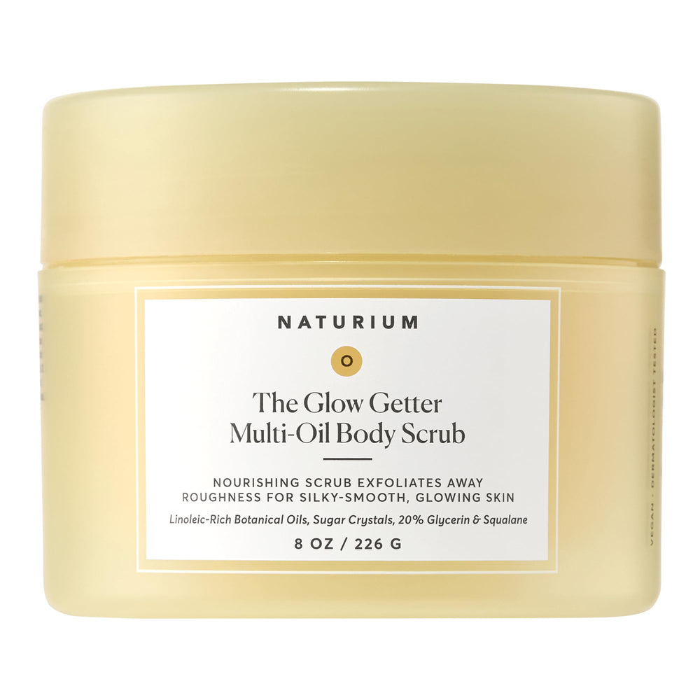 Naturium Glow Getter exfoliante de cuerpo en envase listo para piel suave.
