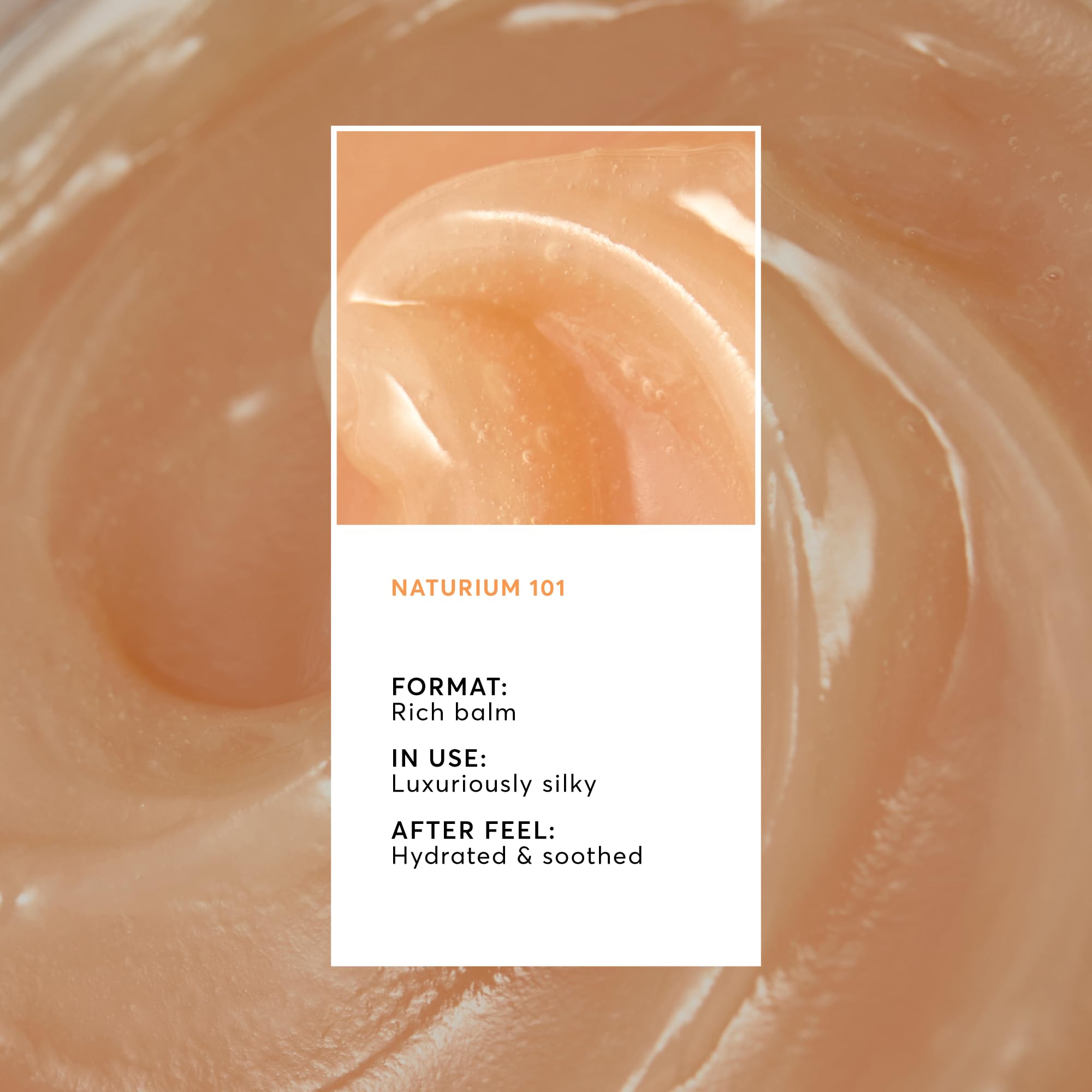 Aplicación con dedo de Naturium Phyto-Glow Lip Mask para labios suaves.