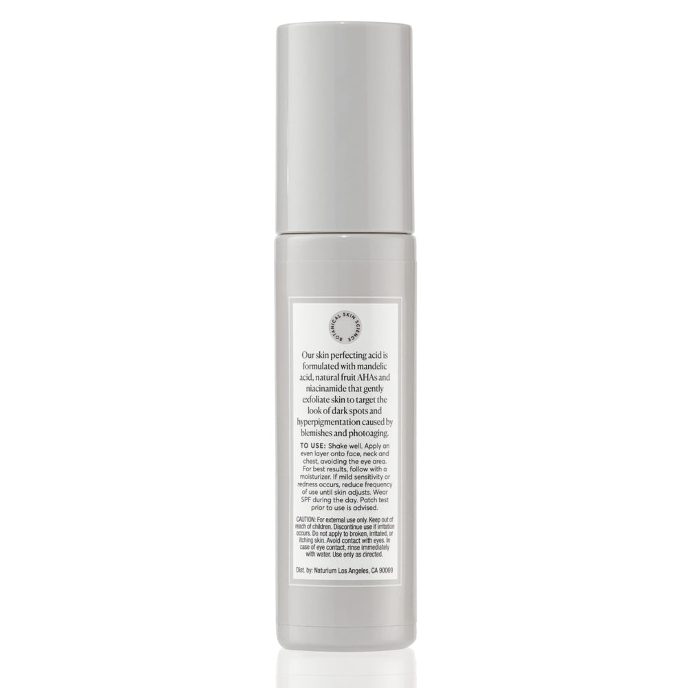 Naturium rutina diaria rostro: aplicarlo suavemente para un cuidado constante.