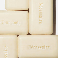 Nécessaire barra exfoliante cuerpo niacinamida mejora textura y tono.