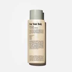 Nécessaire Eucalyptus bottle pour demonstrates gentle cleansing flow