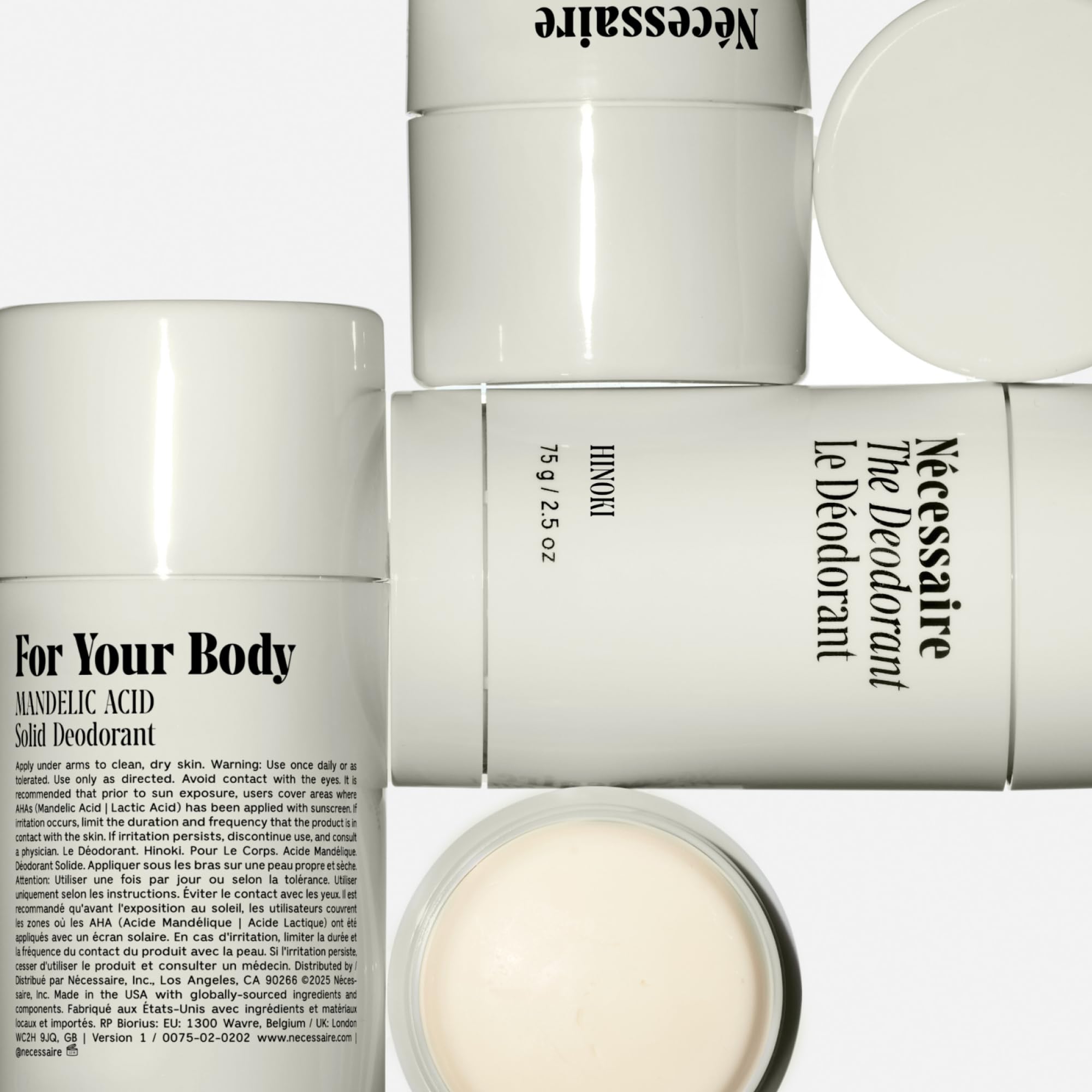 Nécessaire Hinoki deodorant application underarm, smooth feel and long-lasting freshness.