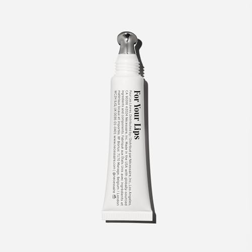 Nécessaire barrier complex with ceramides and niacinamide strengthens the lip skin.
