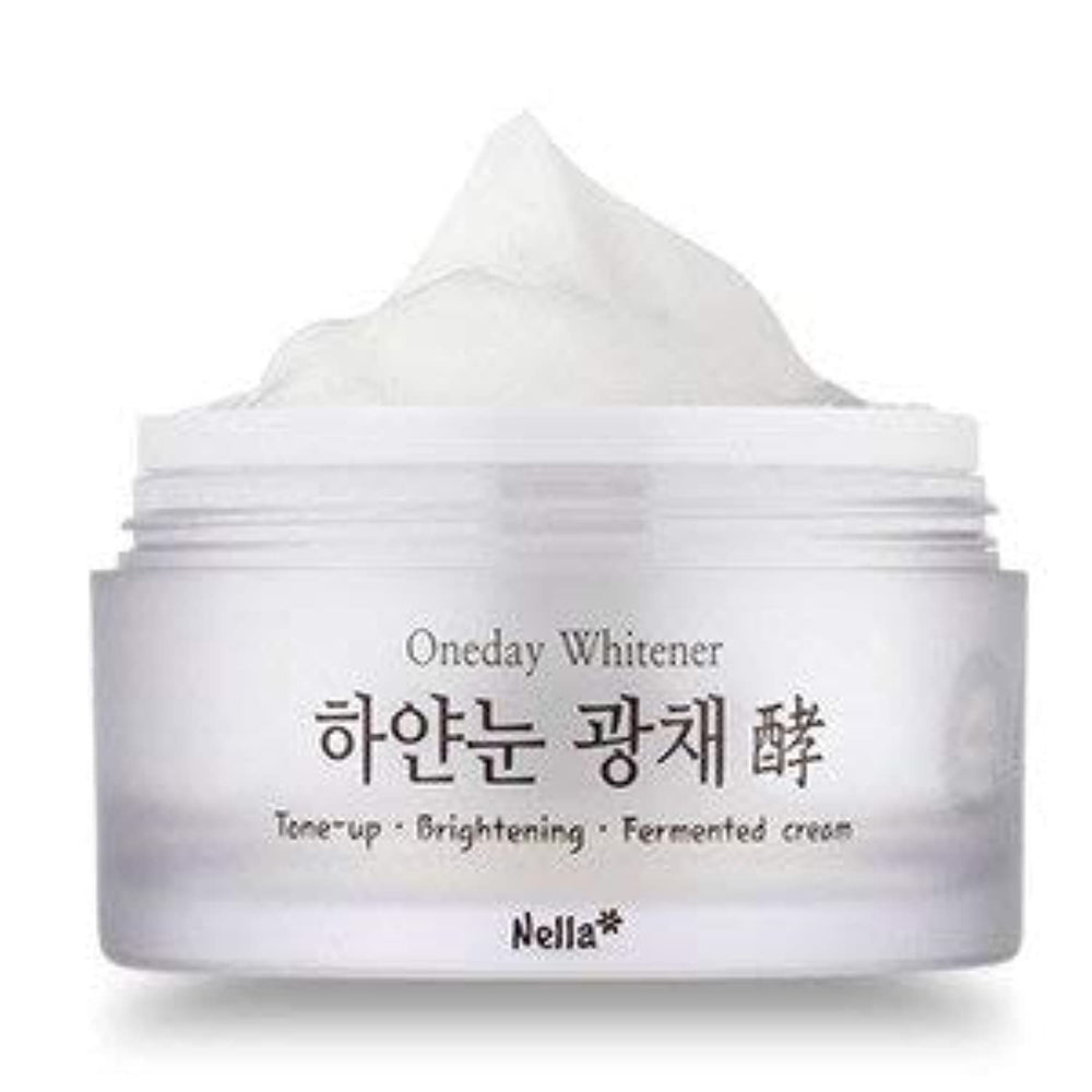 Crema Nella tono iluminador con textura suave para brillo natural.