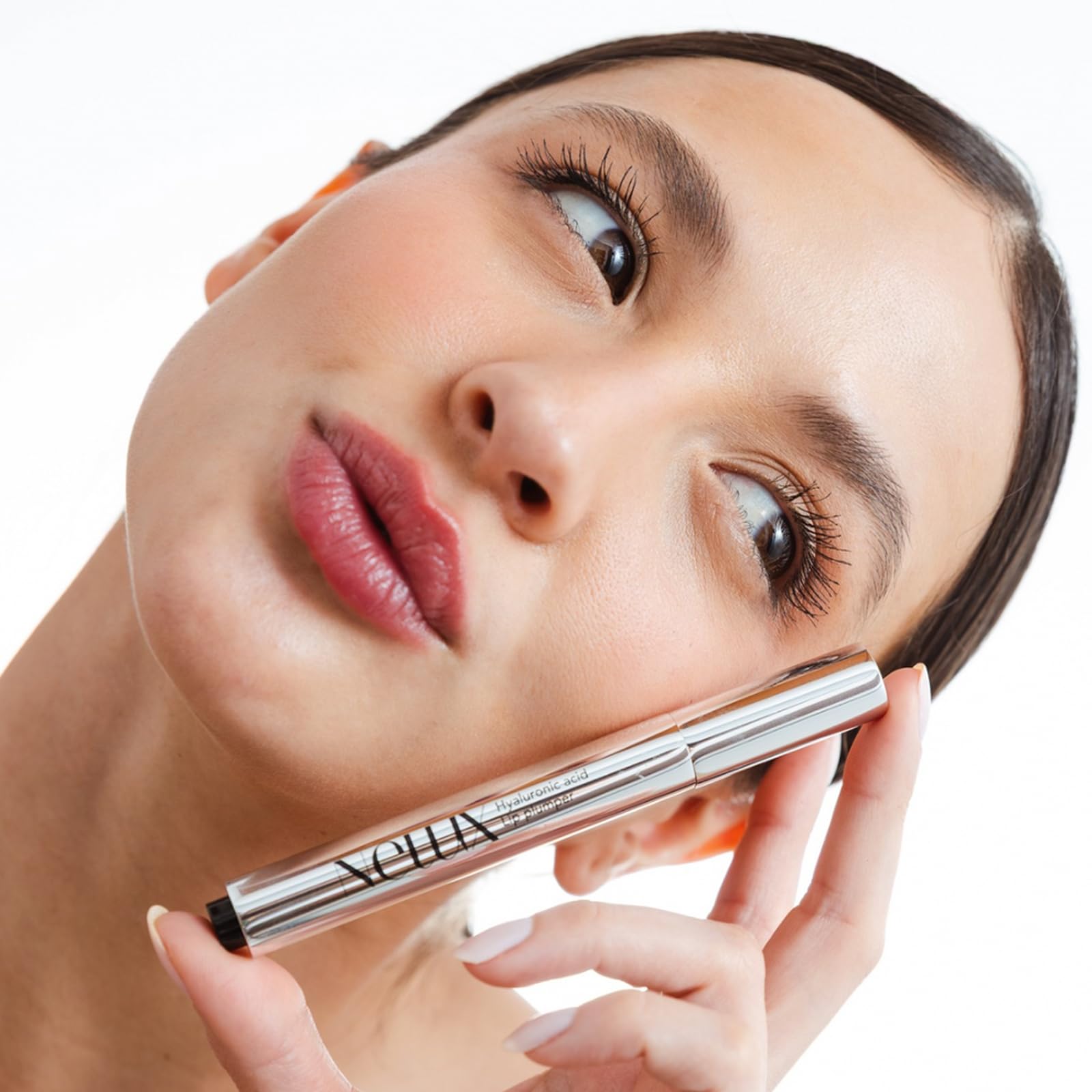 Nelux textura ligera para comodidad sin peso en labios.