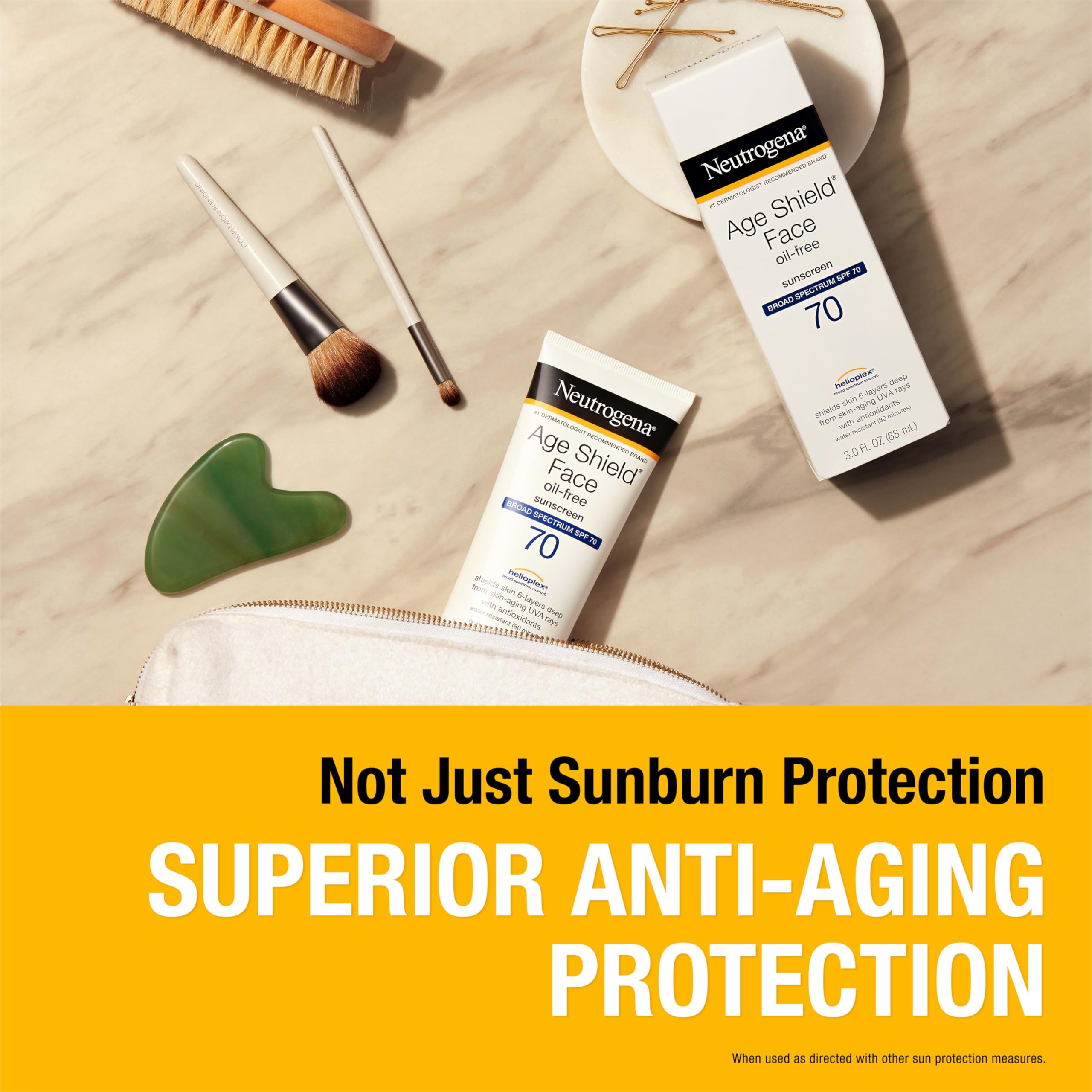 Aplicación en rostro con Neutrogena Age Shield, resultado ligero y uniforme.
