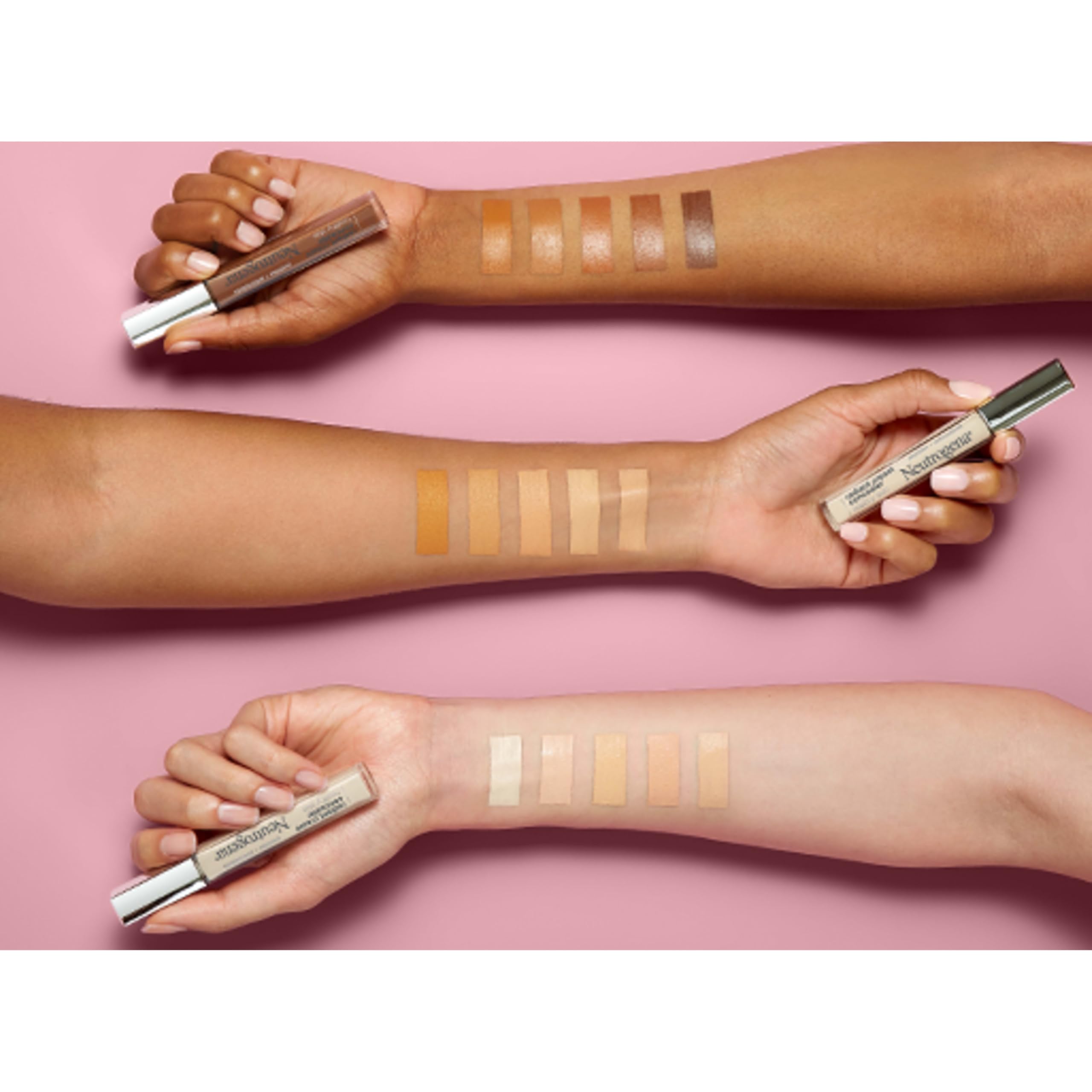 Aplicación de Neutrogena Concealer en rostro para unificar tono