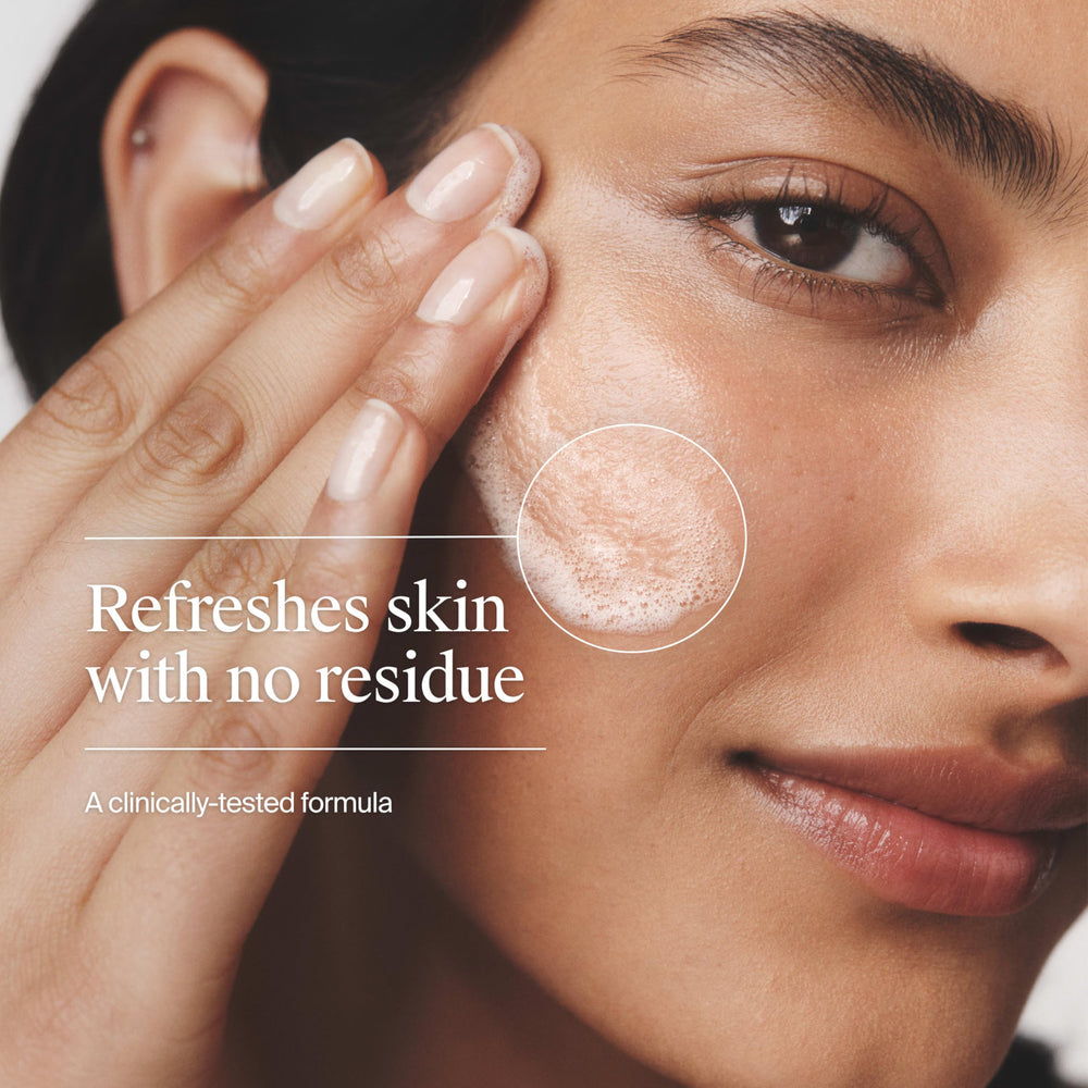 Neutrogena desmaquillante de ojos elimina maquillaje resistente al agua con suavidad.