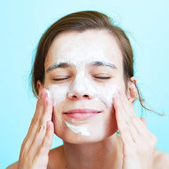Neutrogena Oil-Free Acne Wash lather removes oil and impurities for a refreshed feel.
