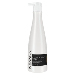 Acondicionador Nexxus limpio y puro vertiendo la botella para una experiencia suave sin residuos.