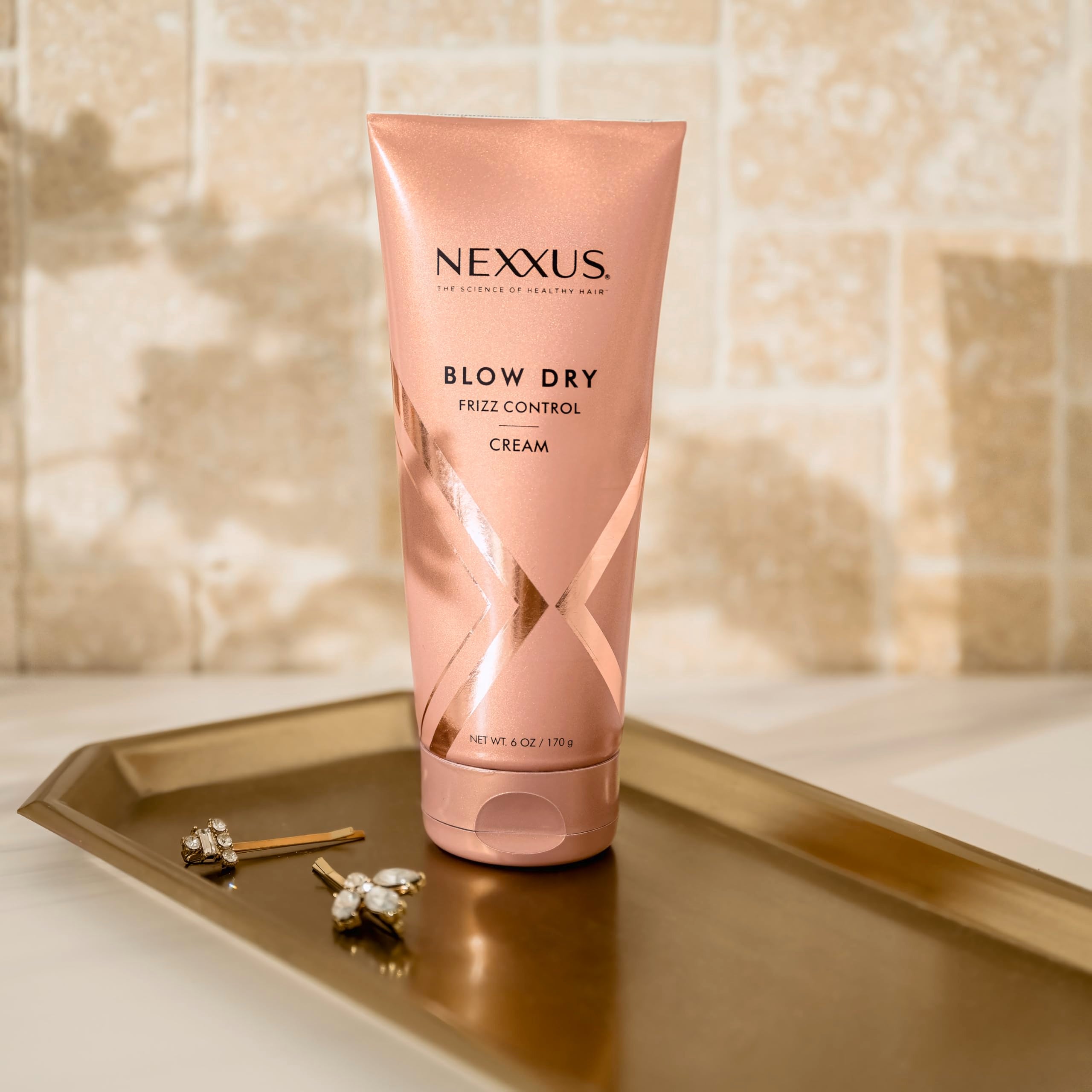 Cabello con aspecto sano gracias a Nexxus Crema de Secado.