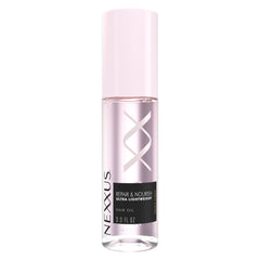 Nexxus Styling Hair Oil derrame en botella para un acabado suave y satinado.