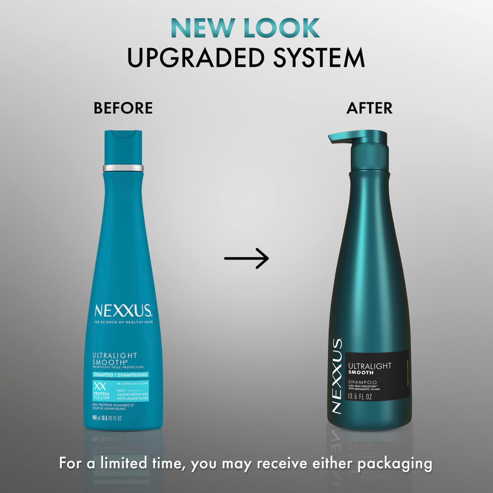 Nexxus Ultralight Smooth Shampoo, aplicación en la mano, facilita lavado suave.