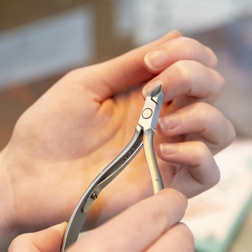NGHIA Cuticle Nipper D-04 JAW 14 ergonomic handle in chrome finish